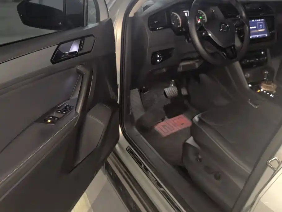 Volkswagen Tiguan L — миниатюра 7