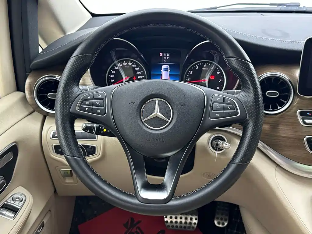 Mercedes-Benz V-Class — миниатюра 12