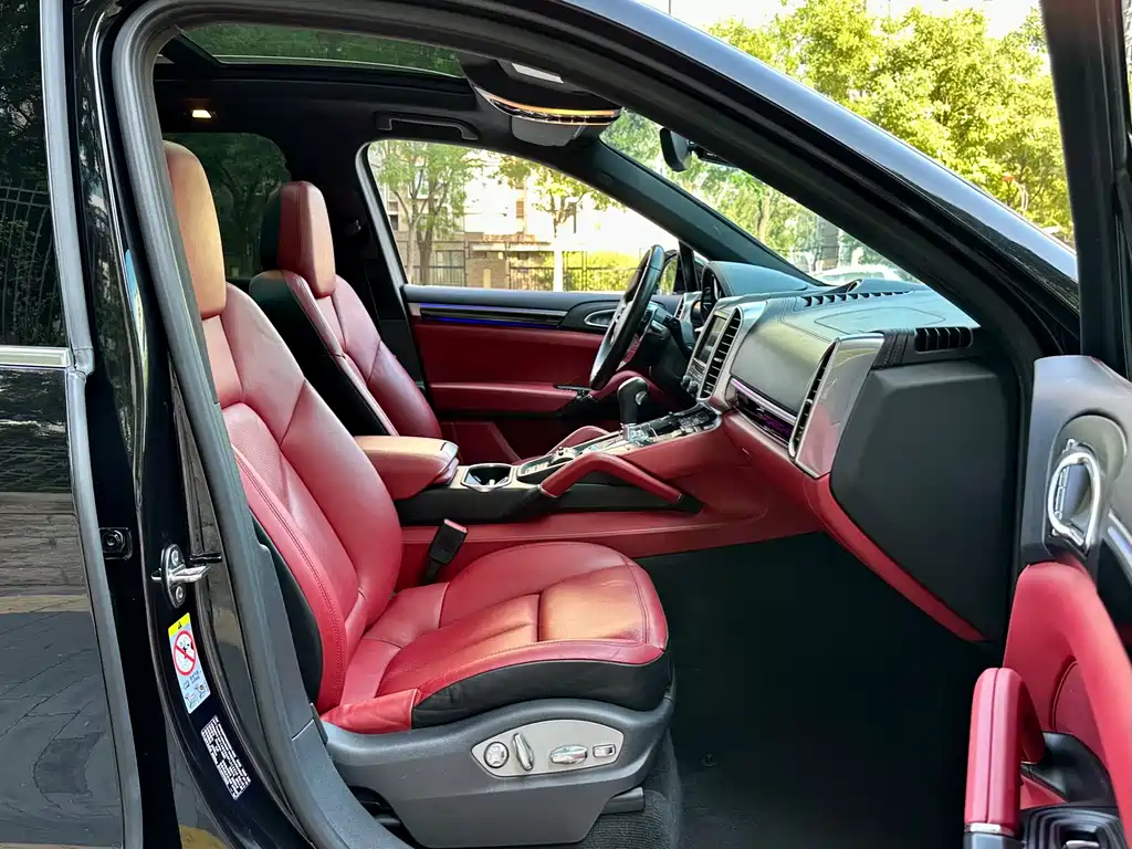 Porsche Cayenne — миниатюра 15