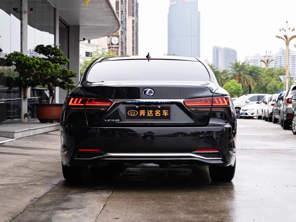 Lexus LS — миниатюра 5