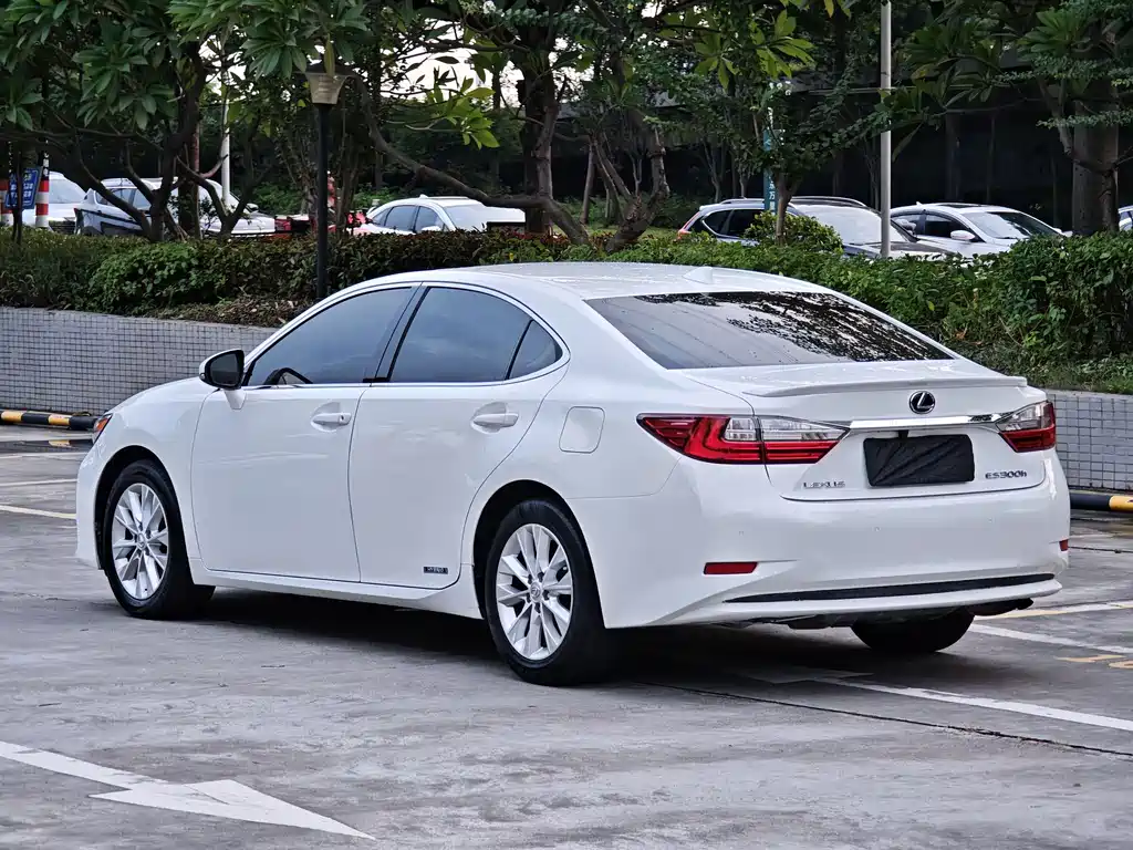 Lexus ES — миниатюра 26