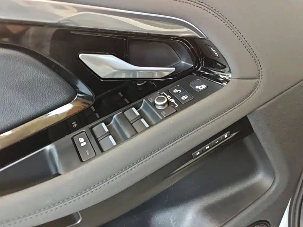 Land Rover Evoque — миниатюра 16