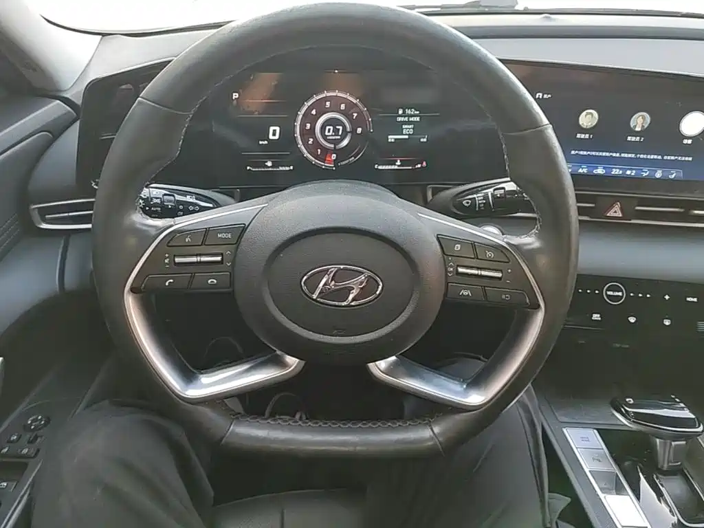 Hyundai Elantra — миниатюра 11