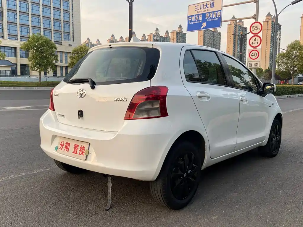 Toyota Yaris — миниатюра 12