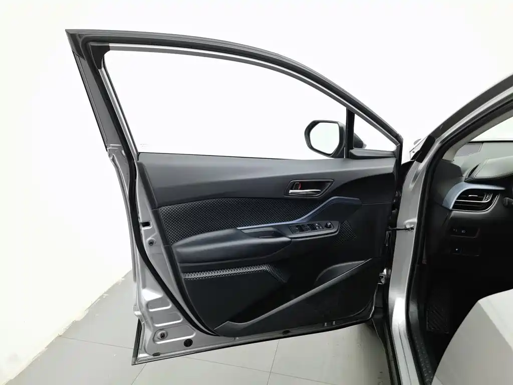 Toyota IZOA — миниатюра 8