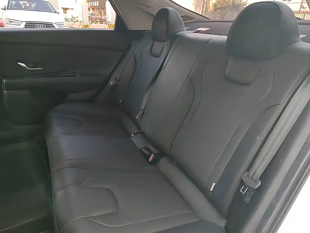 Hyundai Elantra — миниатюра 17