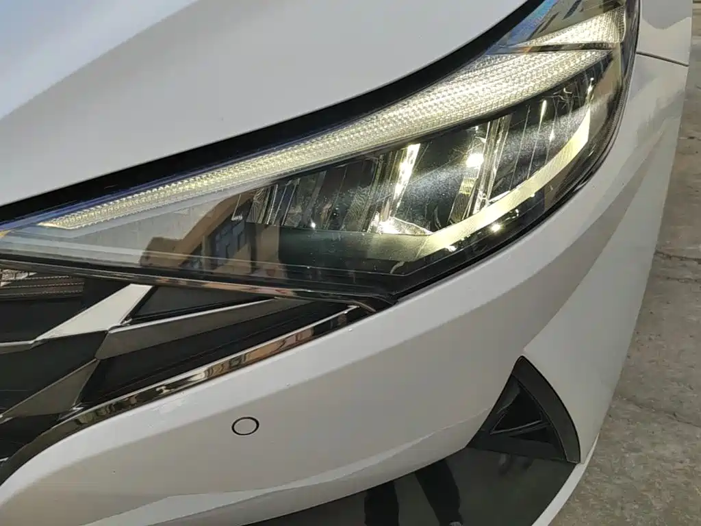 Hyundai Elantra — миниатюра 24