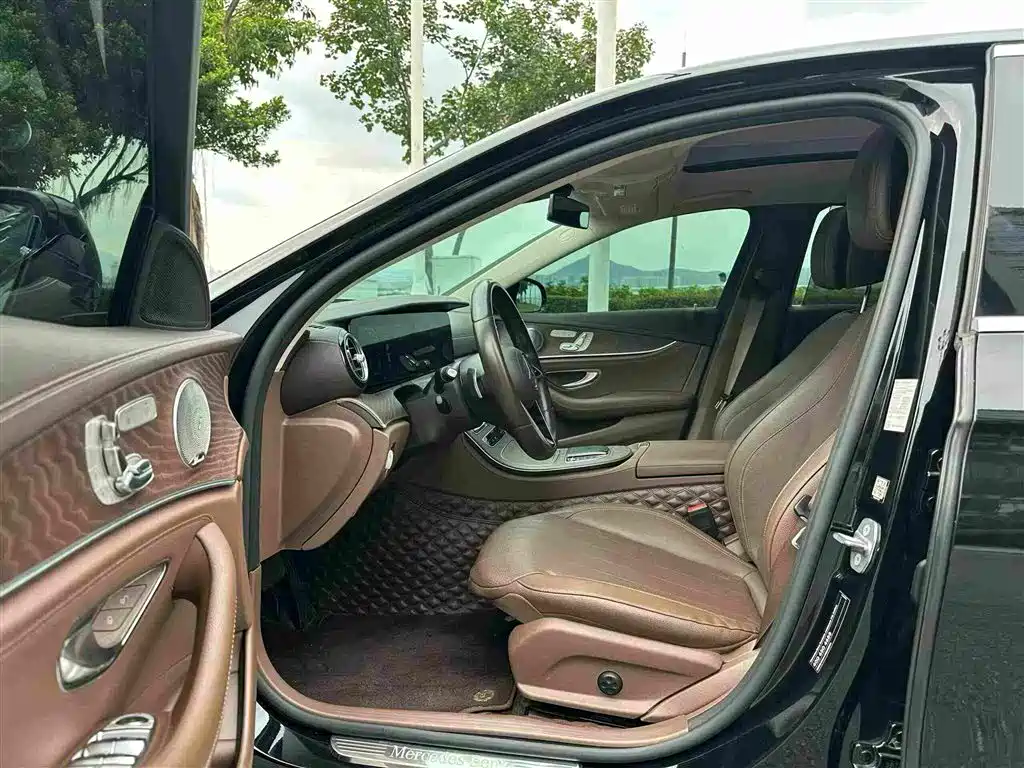 Mercedes-Benz E-Class — миниатюра 3