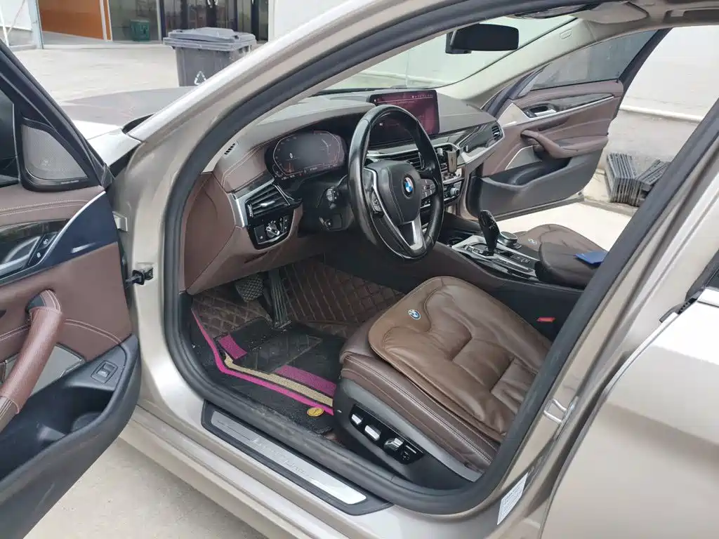 BMW 5 Series — миниатюра 17