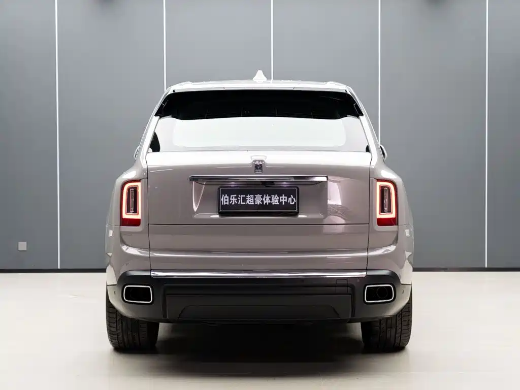 Rolls-Royce Cullinan 2018 мест
