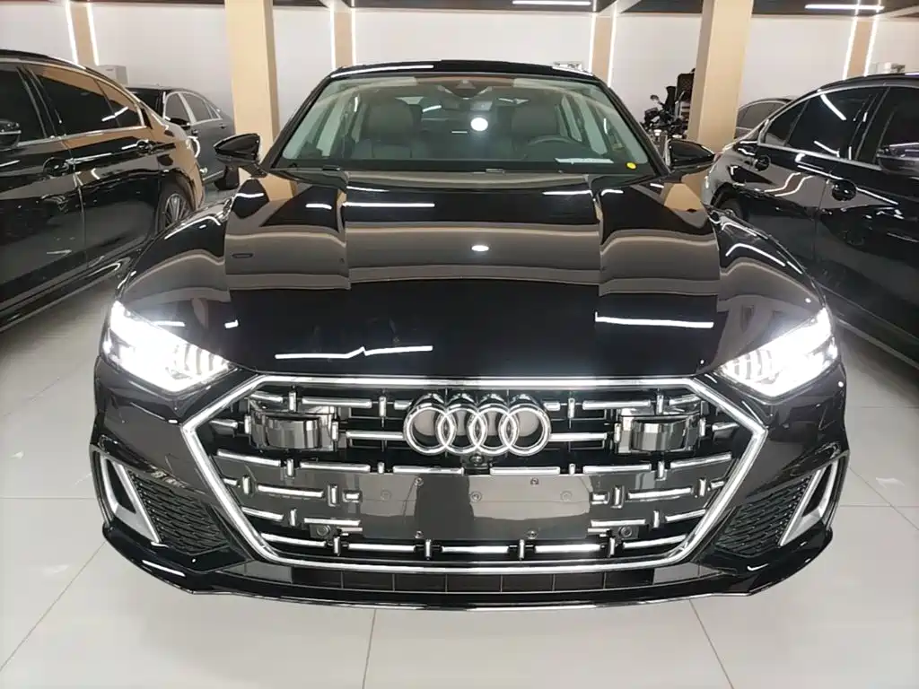 Заказать Audi A7L 2026 года за 6 668 866 ₽  из Китая