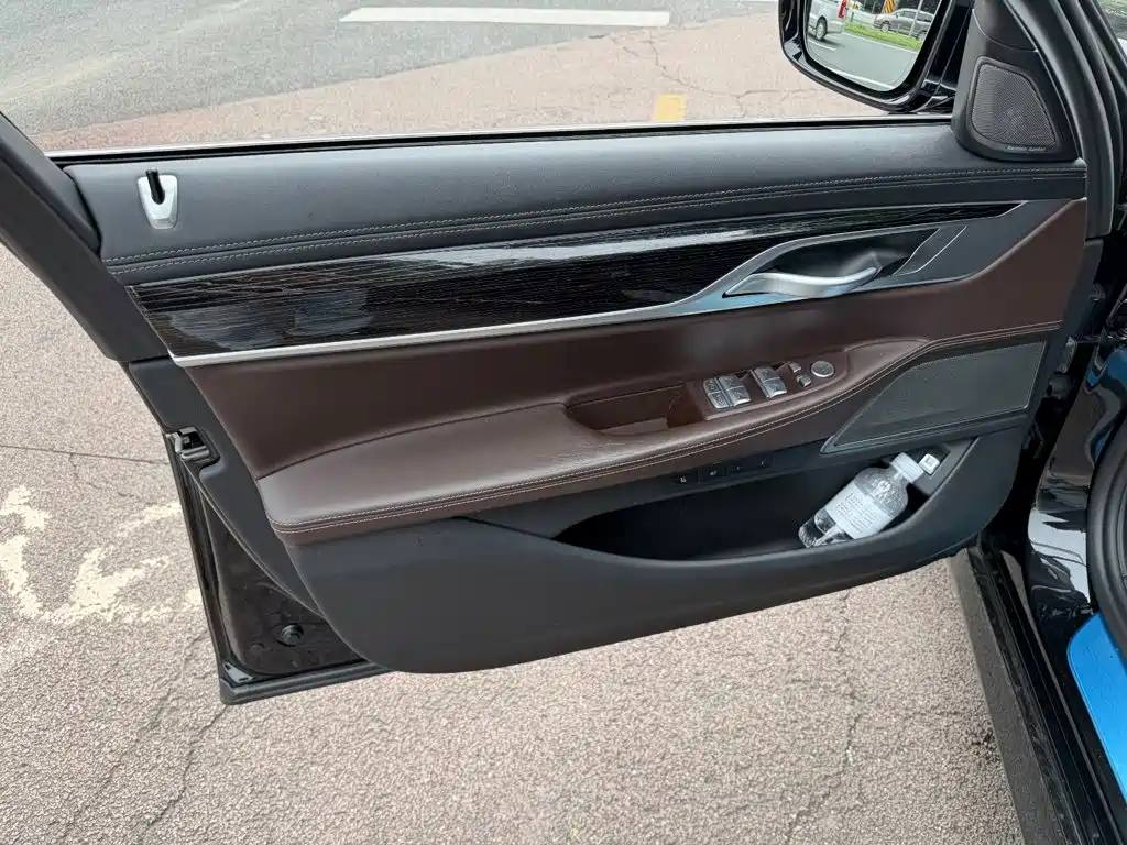 BMW 7 Series 7 2021 730Li M Sport