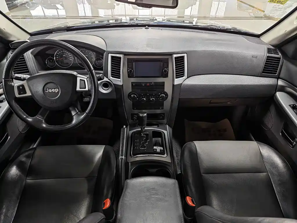 Jeep Grand Cherokee (Import) — миниатюра 8
