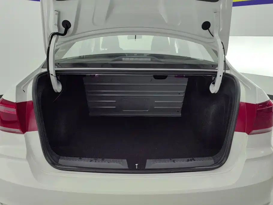 Volkswagen Santana — миниатюра 4