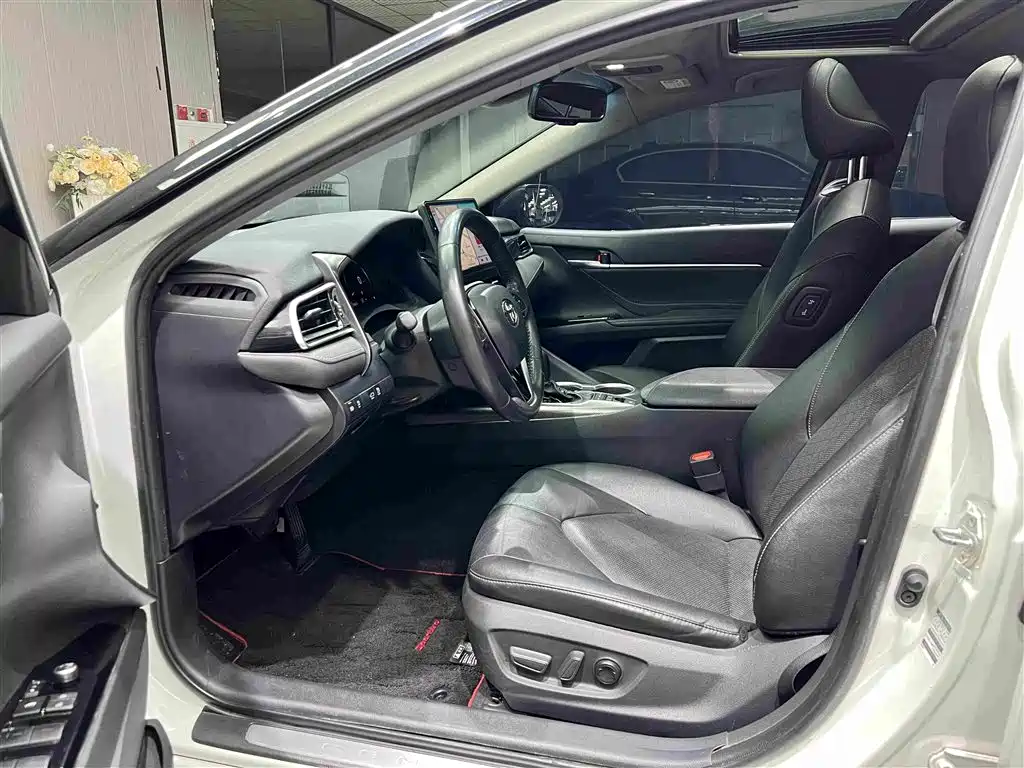 Toyota Camry 2021 2.5HS