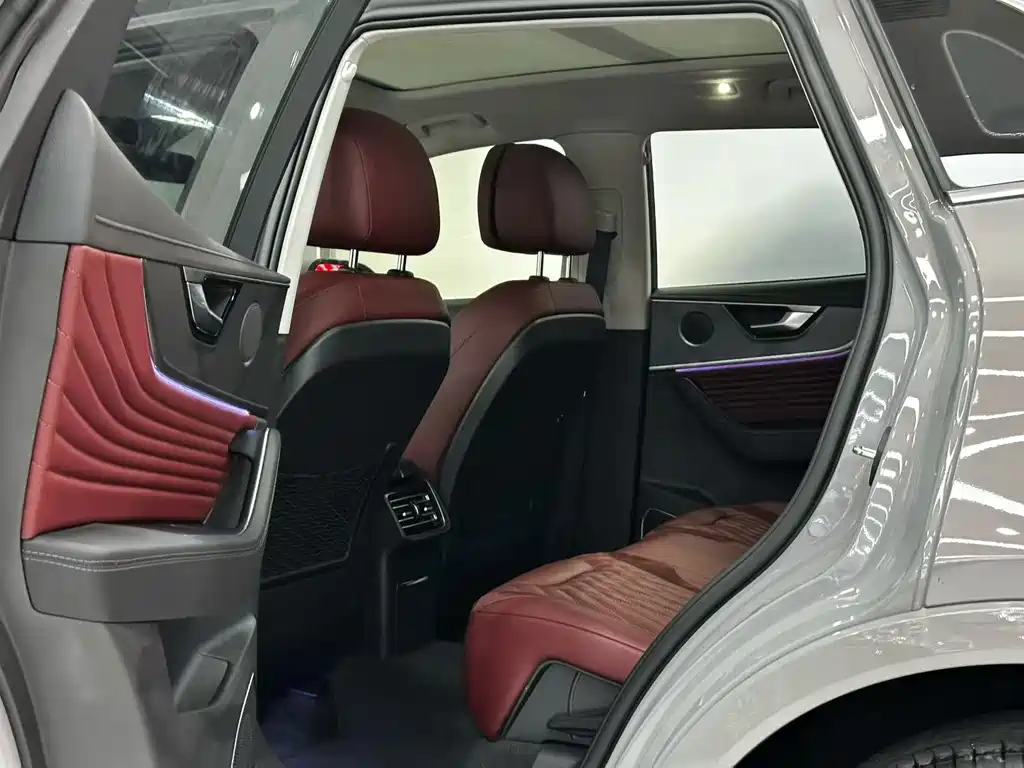 Hongqi HS5 2023 2.0T Pro