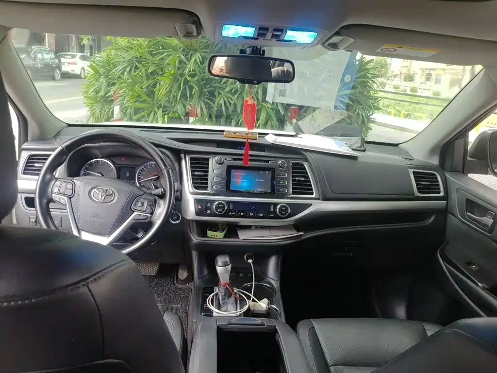 Toyota Highlander 2017 2.0T Luxury 7 мест