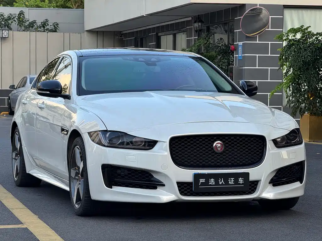 Jaguar XE — миниатюра 3