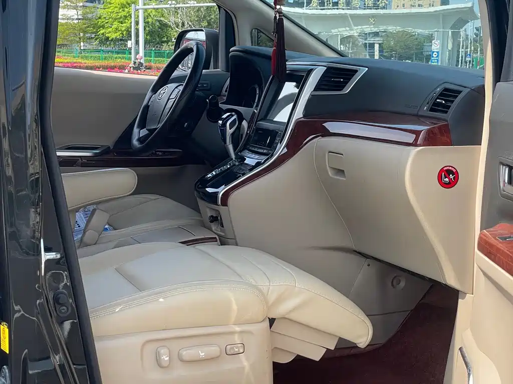 Toyota Alphard 2012 3.5L Luxury