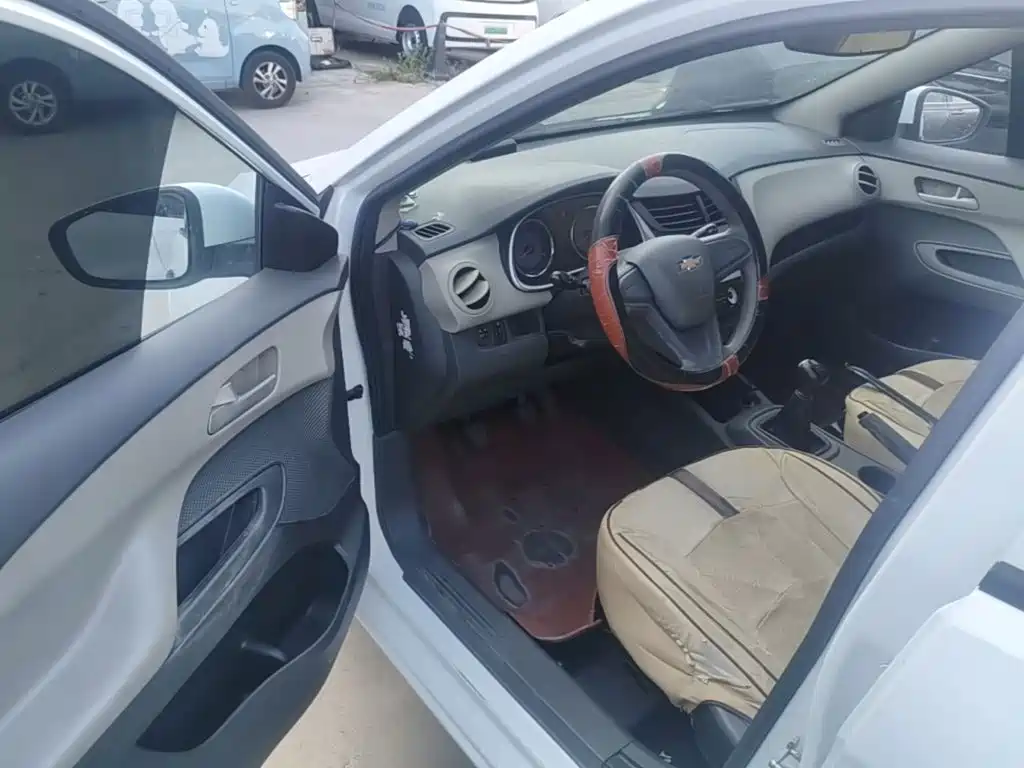 Chevrolet Sail — миниатюра 16