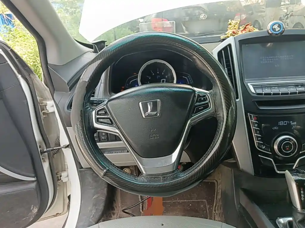 Luxgen U6 — миниатюра 11