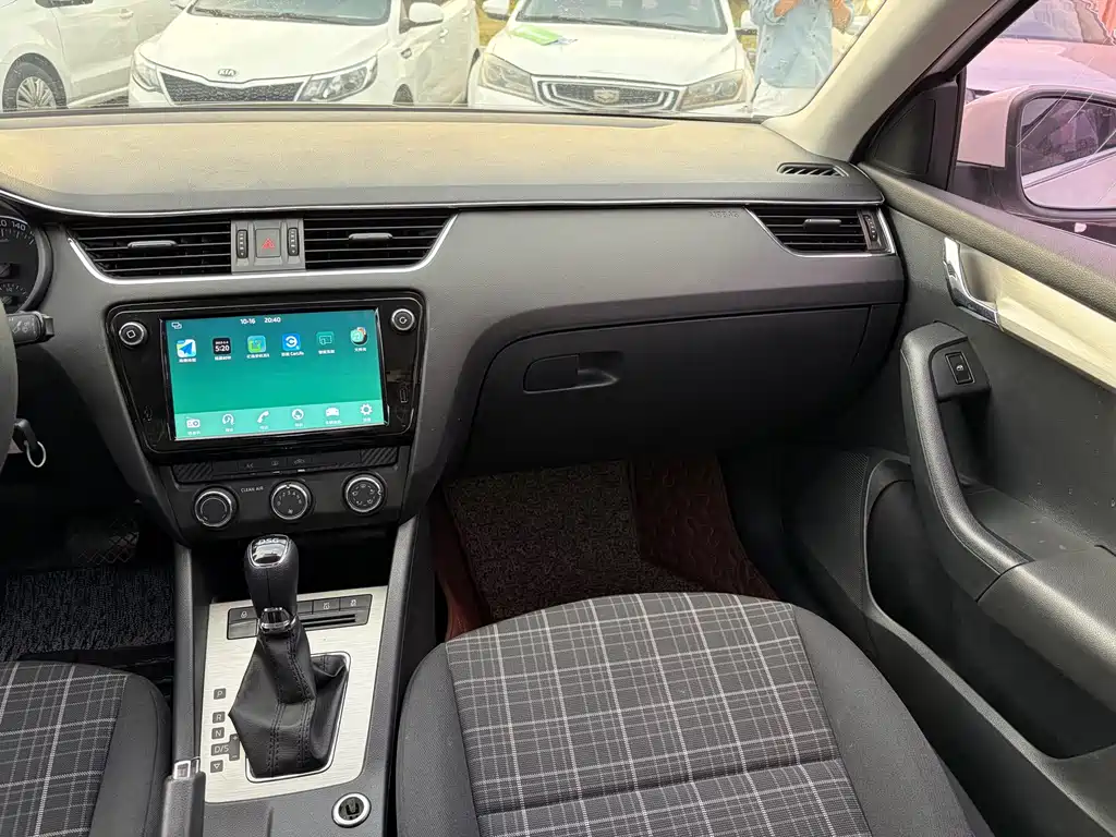 Skoda Octavia — миниатюра 12