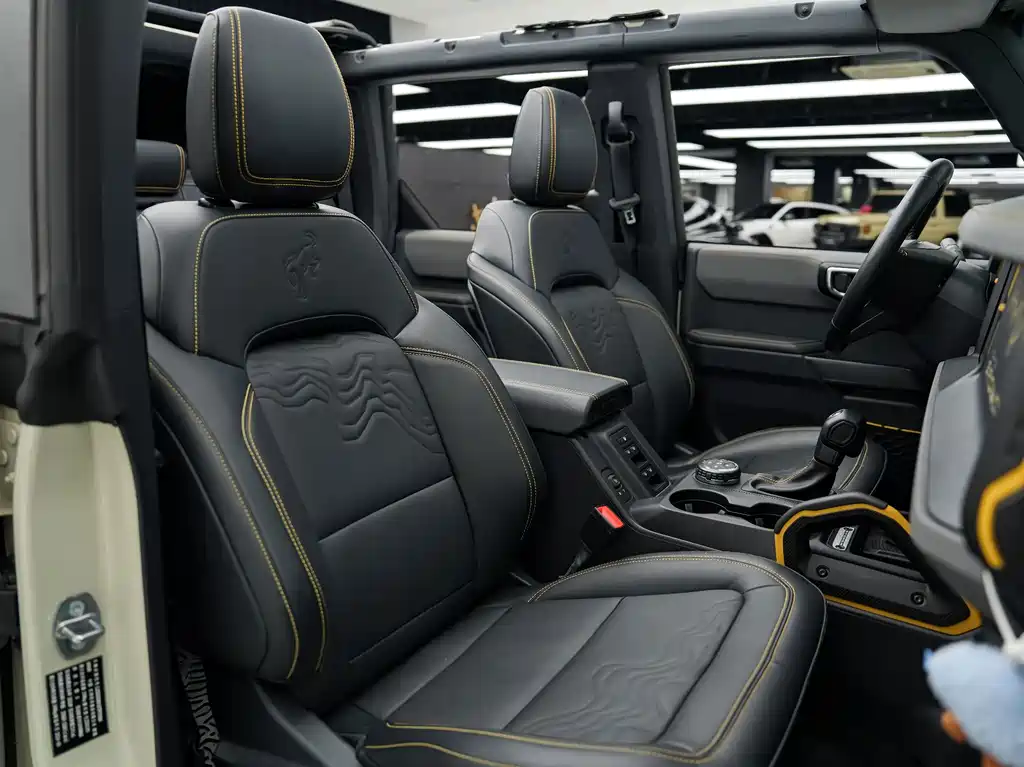 Ford Bronco (Import) — миниатюра 15
