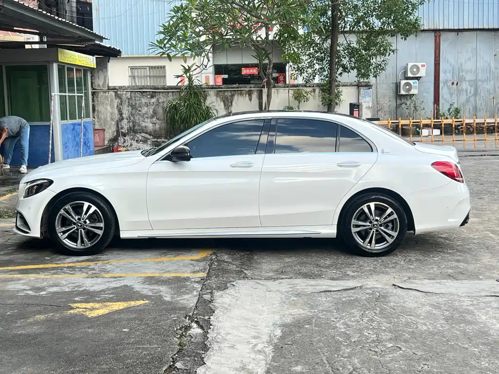 Mercedes-Benz C-Class — миниатюра 8