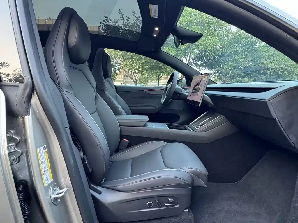 Tesla Model Y L — миниатюра 11