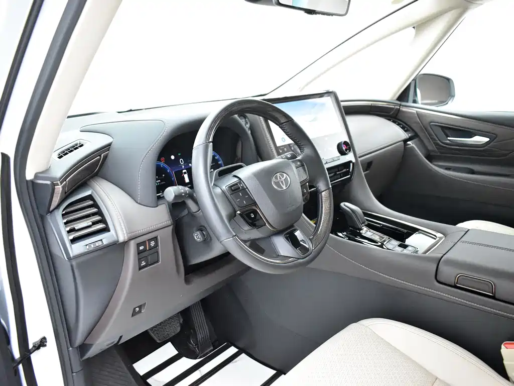 Toyota Alphard — миниатюра 6