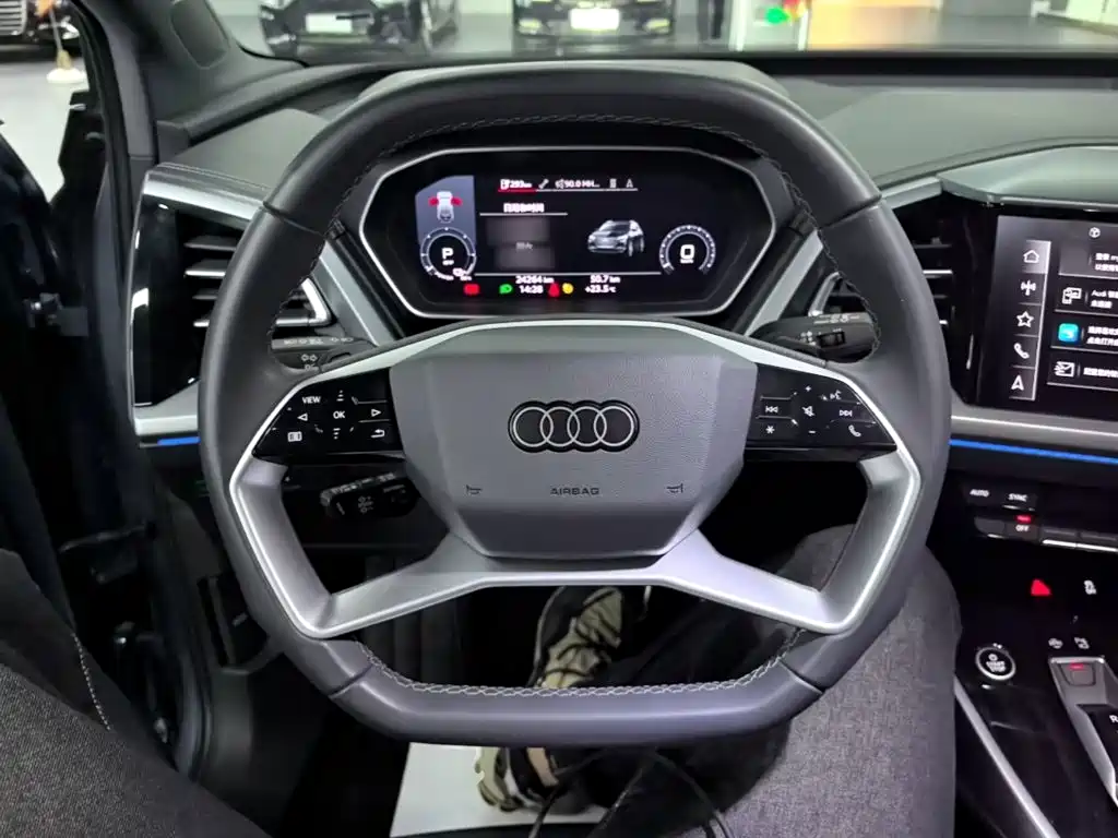 Audi Q4 e-tron — миниатюра 11