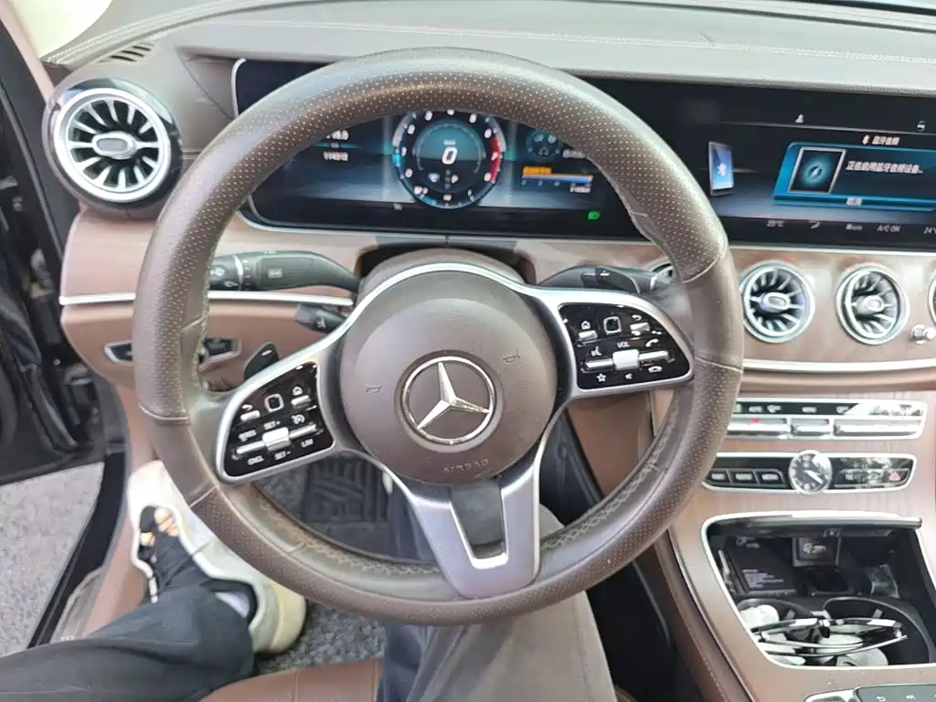 Mercedes-Benz E-Class — миниатюра 11
