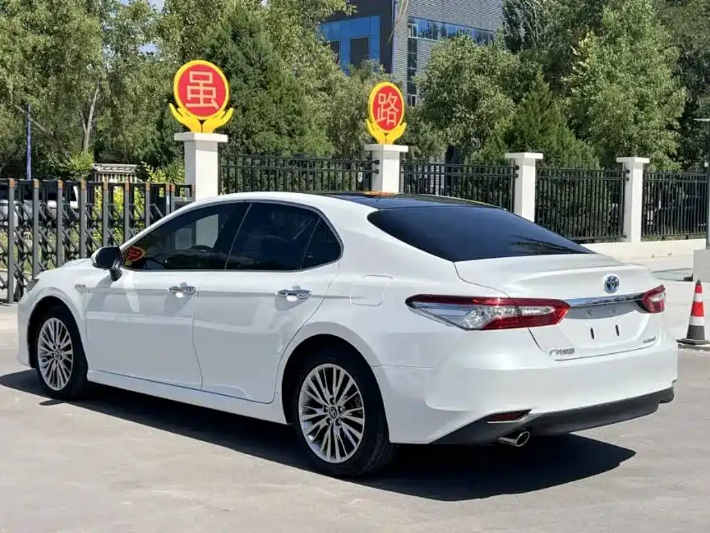 Toyota Camry — миниатюра 5