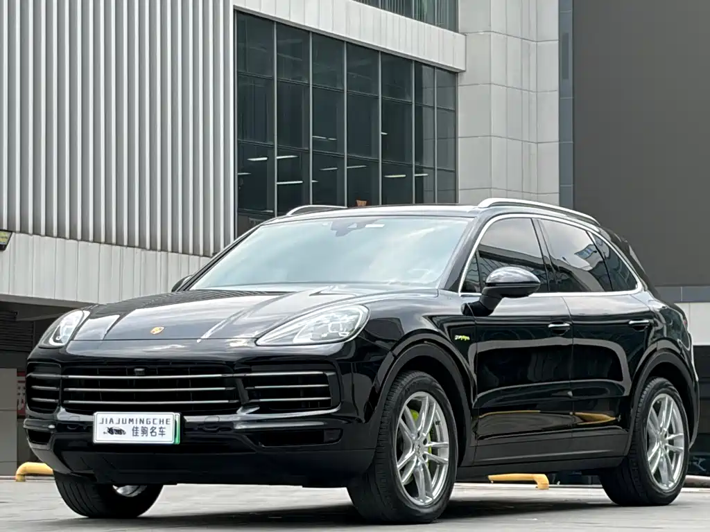 Porsche Cayenne Hybrid 2023