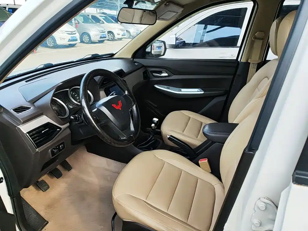 Wuling Hongguang — миниатюра 12