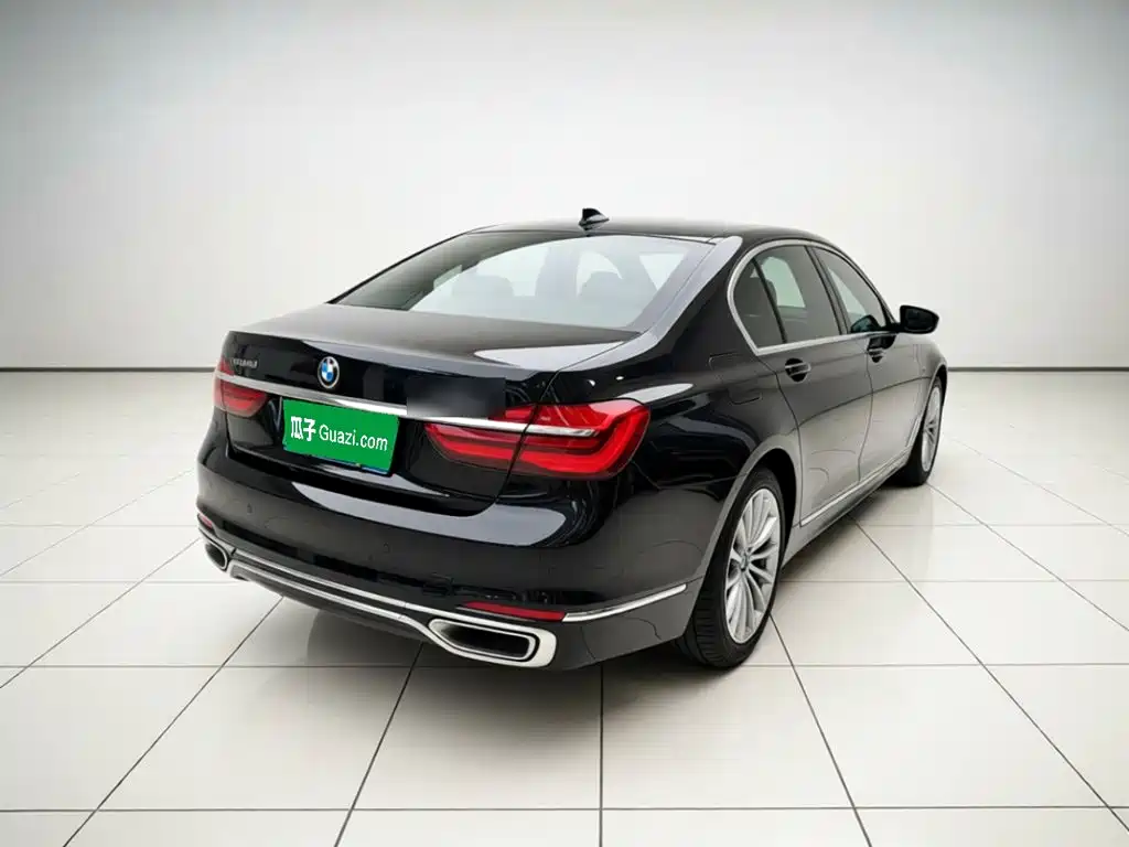 BMW 7 Series — миниатюра 6