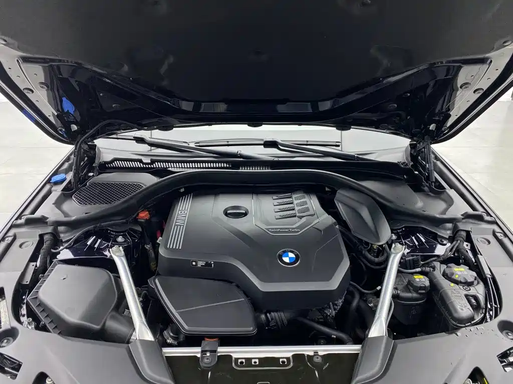 BMW 5 Series — миниатюра 9