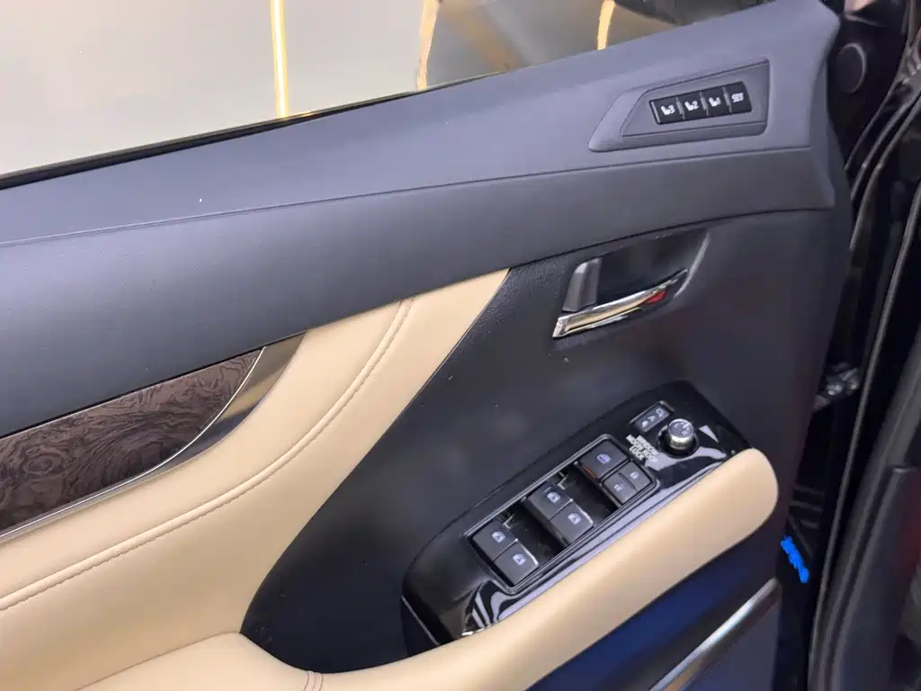 Toyota Vellfire — миниатюра 14