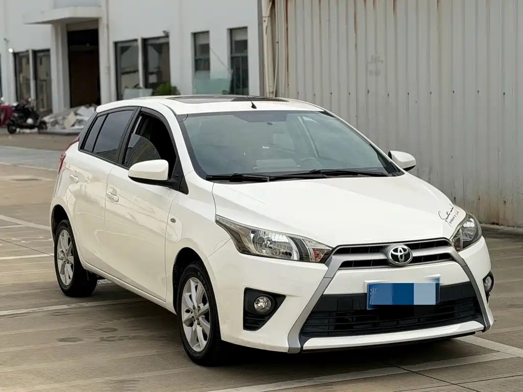 Toyota Yaris L — миниатюра 3