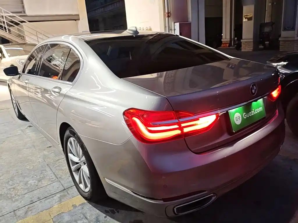 BMW 7 Series — миниатюра 5