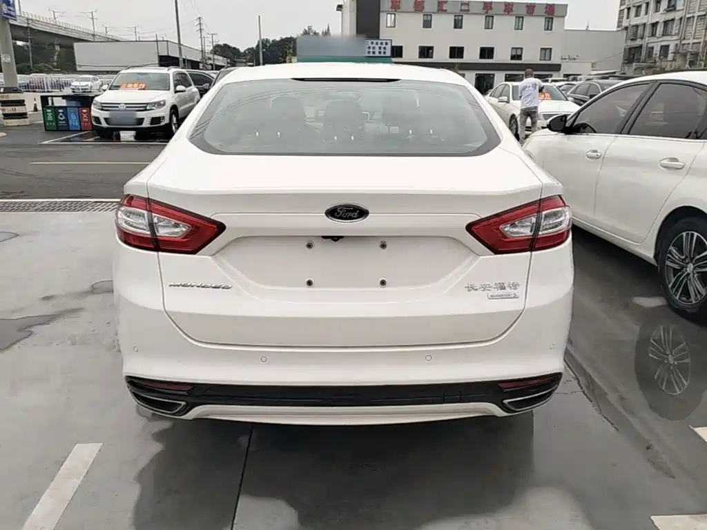 Ford Mondeo — миниатюра 6