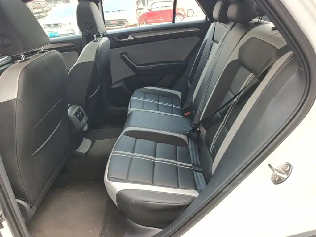 Volkswagen T-Roc — миниатюра 17