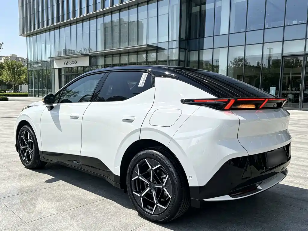 Lynk & Co 20 — миниатюра 7
