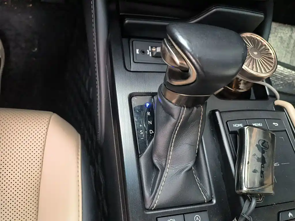 Lexus ES 2018 200 VI