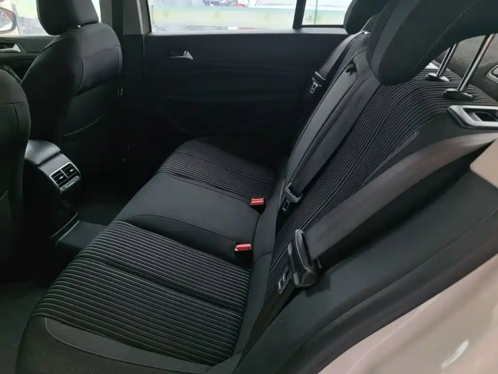 Peugeot 408 — миниатюра 17