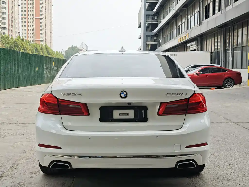 BMW 5 Series — миниатюра 9