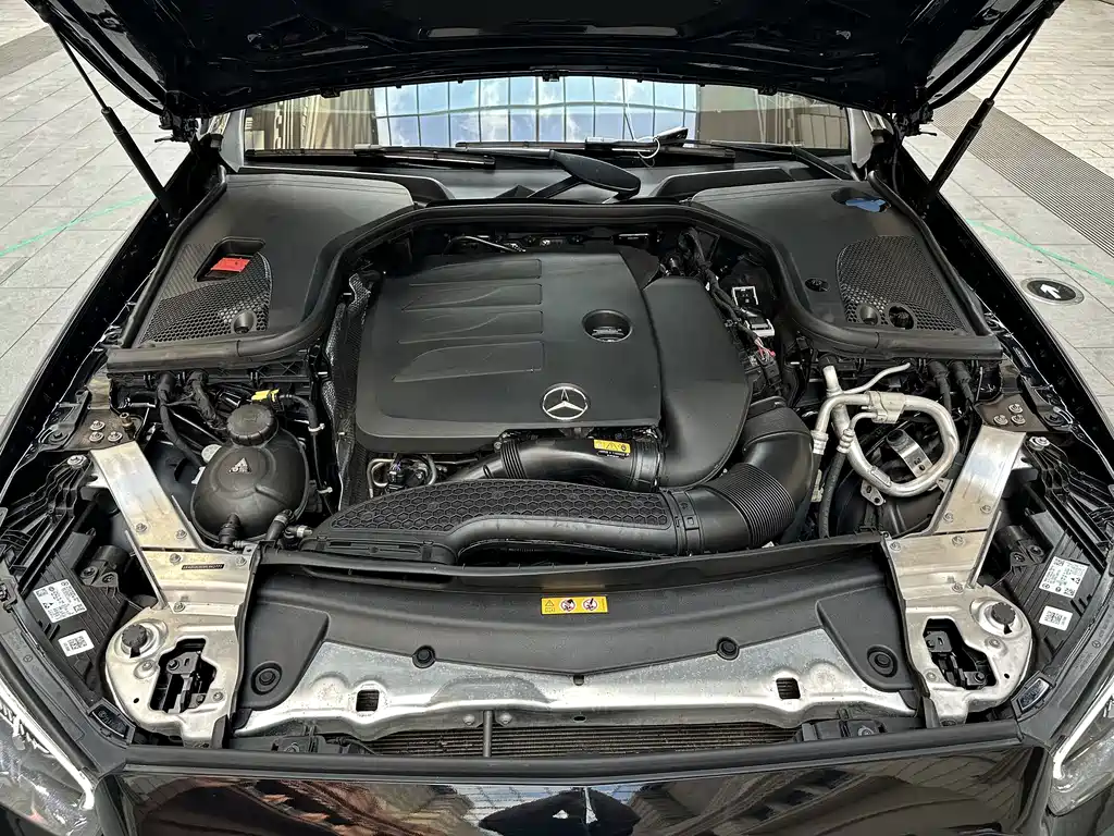 Mercedes-Benz E-Class — миниатюра 19