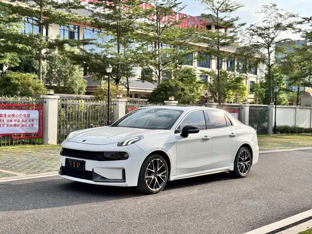 Купить Lynk & Co 03