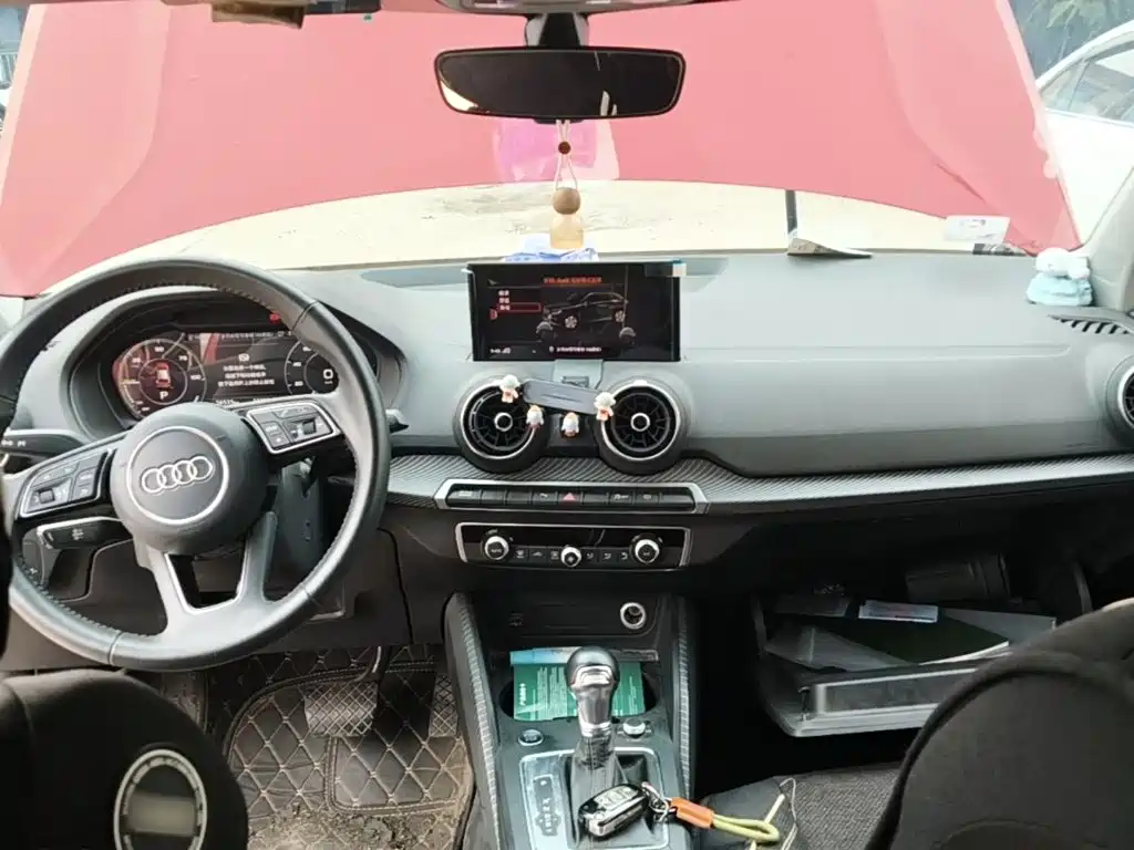 Audi Q2L e-tron — миниатюра 10