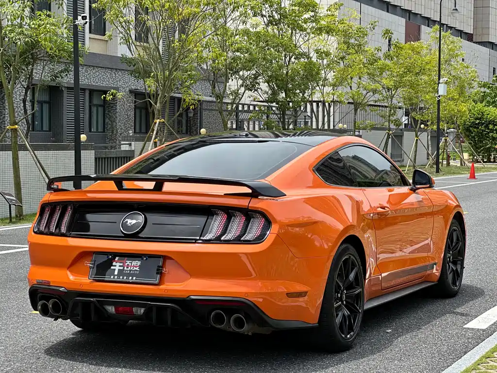 FORD MUSTANG